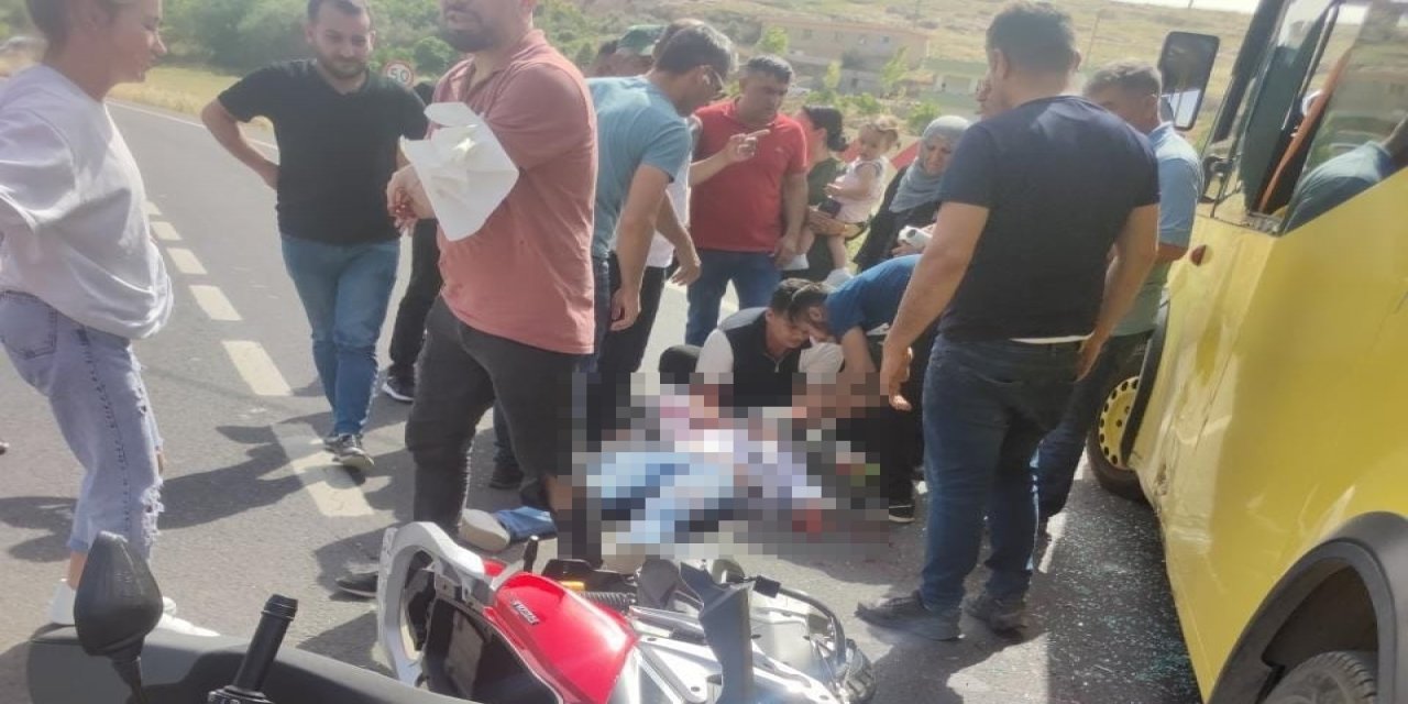 Nusaybin'de Minibüs İle Motosiklet Çarpıştı: 2 Ağır Yaralı