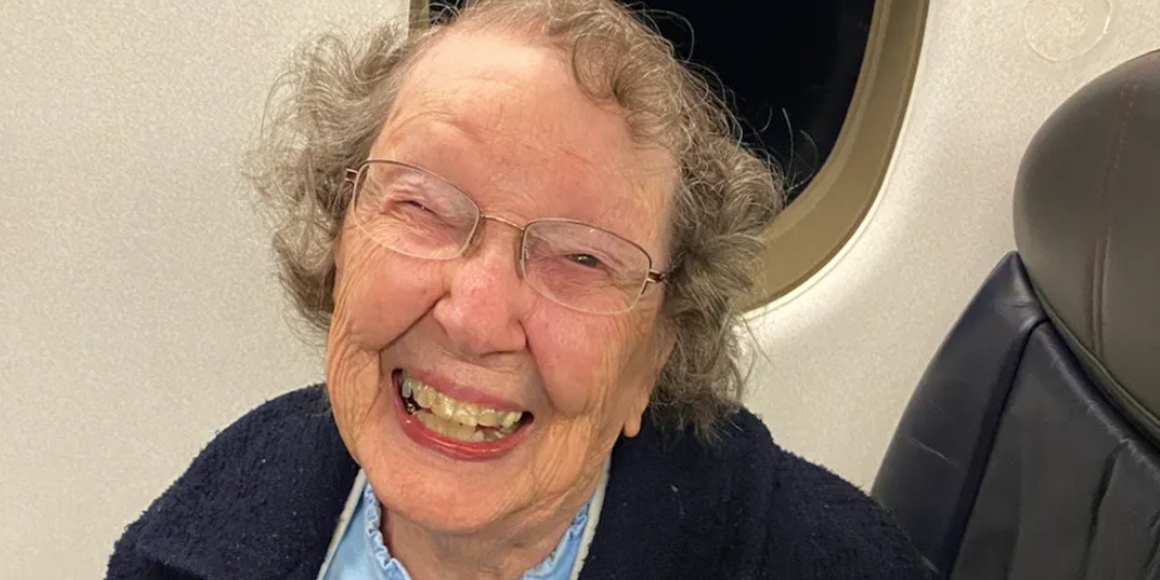 101 Yaşındaki Kadın Uçuşa Bebek Olarak Kaydedildi