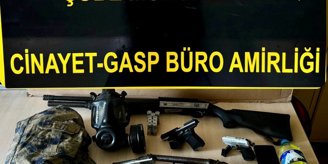 Kars'ta Eve Düzenlenen Operasyonda Silah Bulundu: 2 Tutuklu