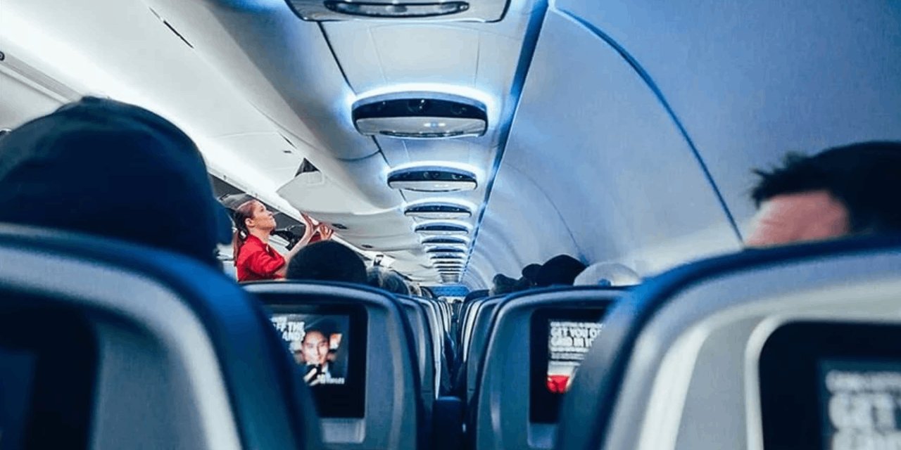 Uçuş görevlisinin tavsiyesi: Yalnız uçuyorsanız orta koltuğu tercih edin