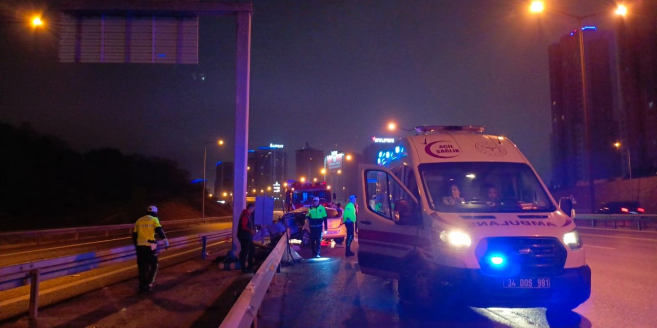 TEM'de Facia: otomobil Bariyerlere Saplandı!