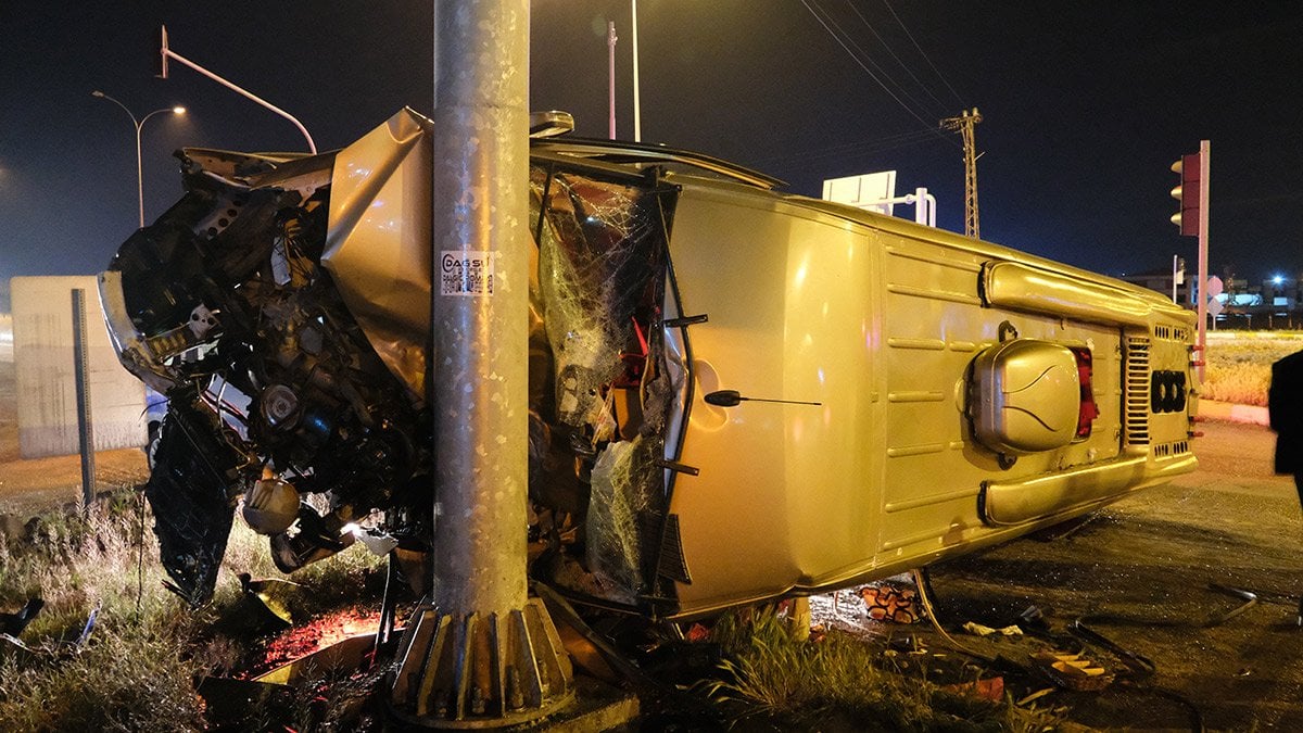 Konya'da feci kaza! Panelvan yan yattı, onlarca kişi yaralandı