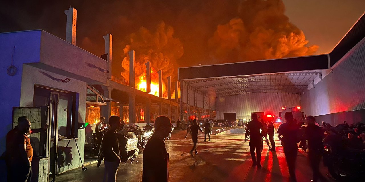 Adana'da Motosiklet Fabrikasında Yangın
