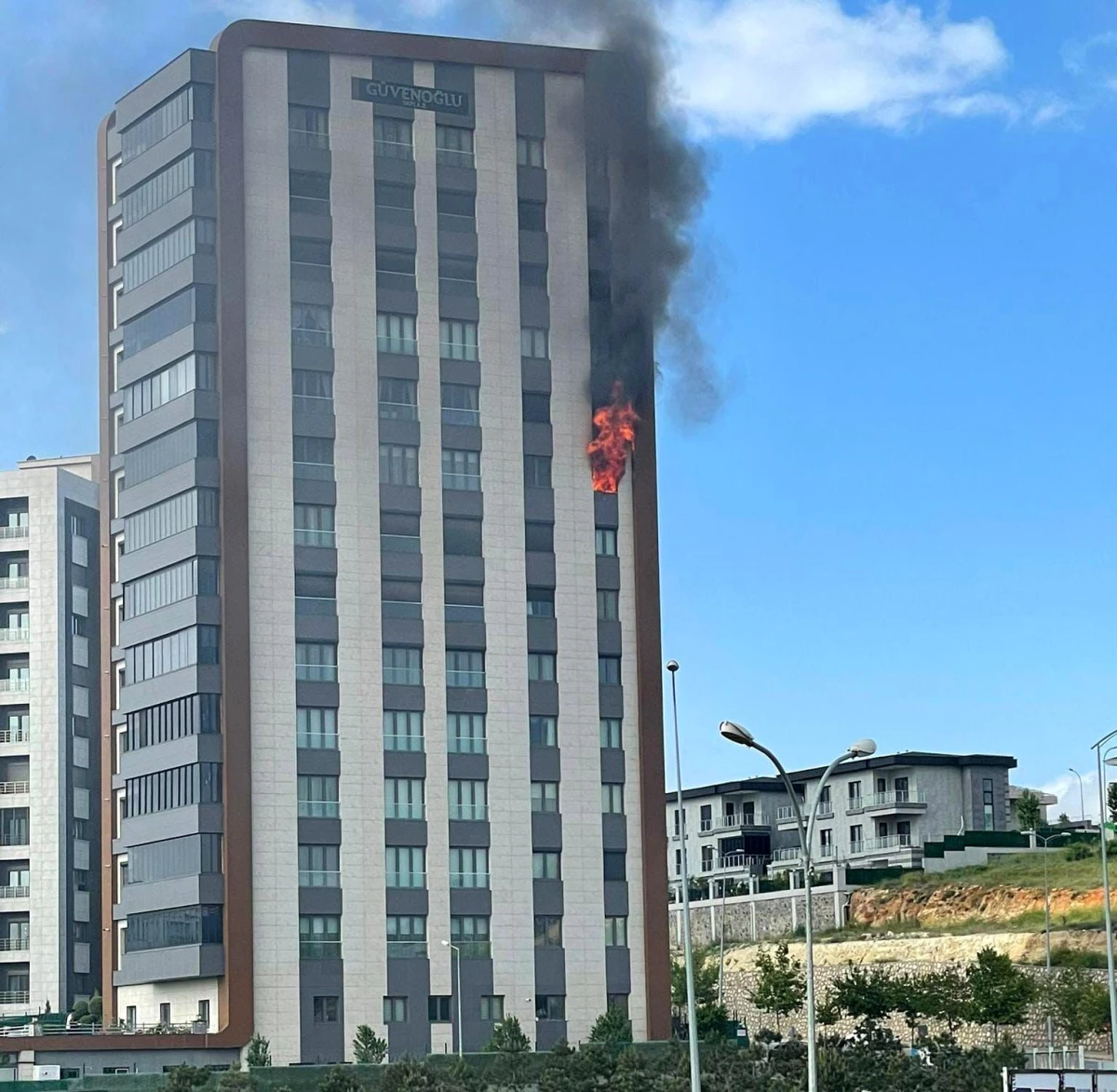 Gaziantep'te lüks sitede çıkan yangın büyük hasara yol açtı