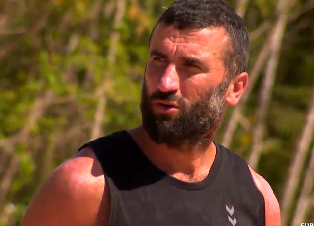 Survivor'da Türk yarışmacı Yunan güzele vuruldu