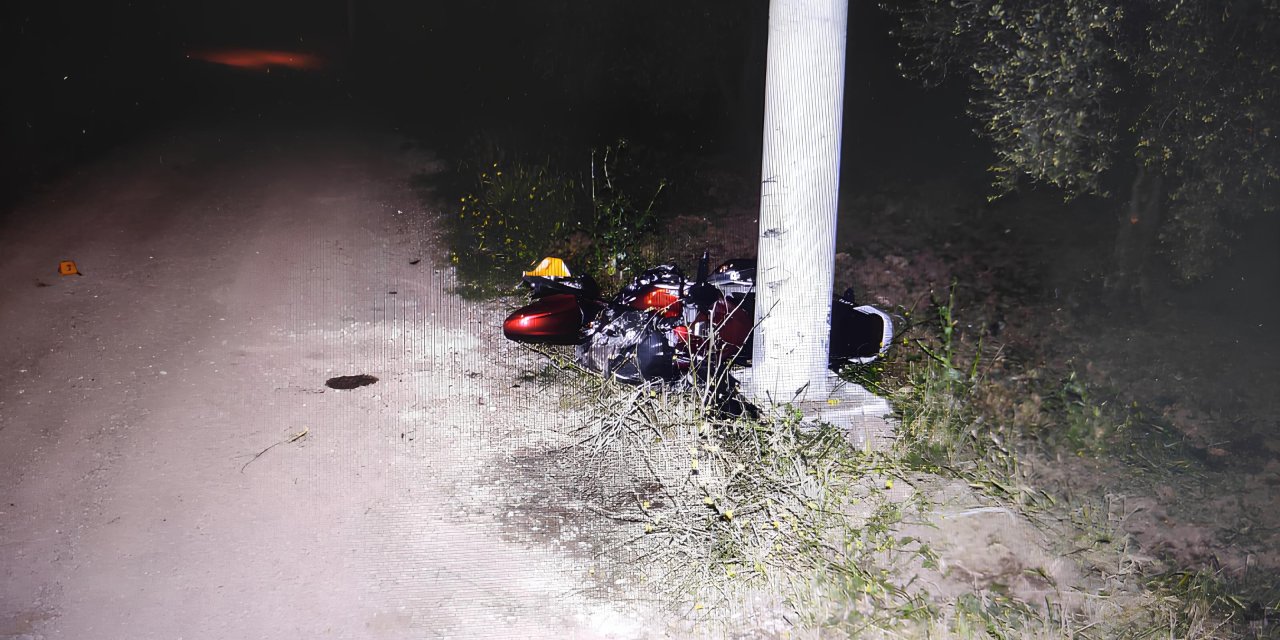 Manisa'da Talihsiz Kaza: Beton Direğe Çarpan Motosikletin Sürücüsü Öldü