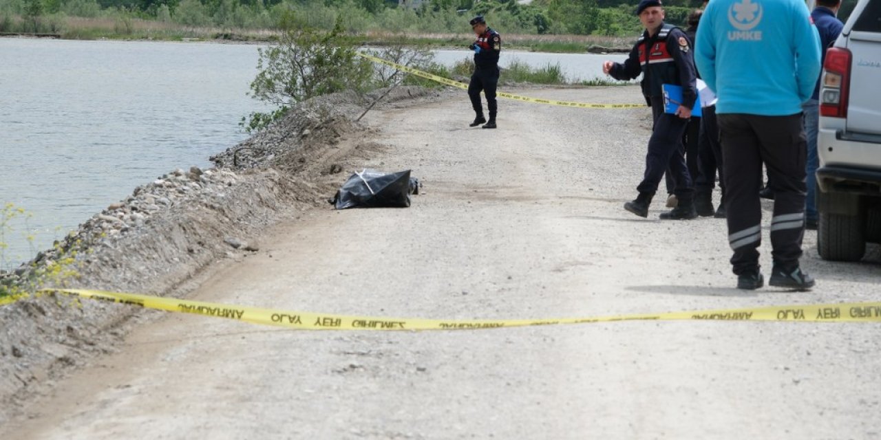 Kızılırmak Nehri'ne Düşen Kamyon Şoförü Hayatını Kaybetti!