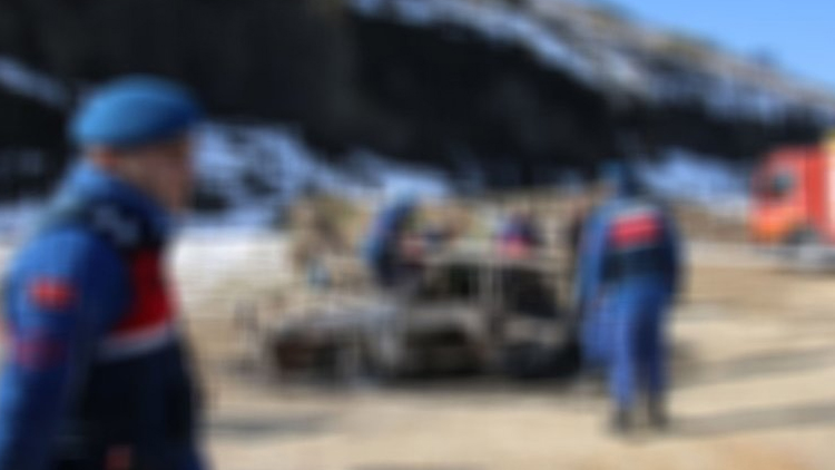 Sevgililer otomobilde kanlar içinde bulundu