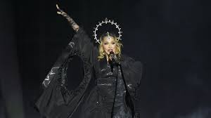 Madonna'nın Rio'daki Ücretsiz Konserine 1,5 Milyondan Fazla Hayran Akın Etti!