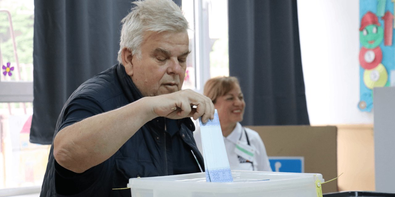 Kuzey Makedonya'da Cumhurbaşkanı ve Genel Seçimler İçin Oy Kullanma İşlemi Başladı