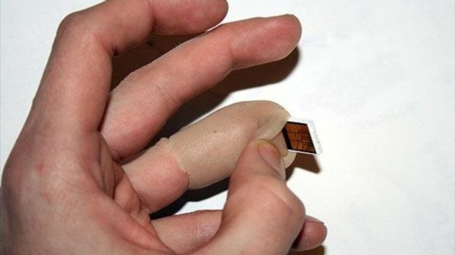 Dünyanın 2 Gigabyte'lık tek parmağı: Yerine dikilemeyen parmak yerine USB'li protez!
