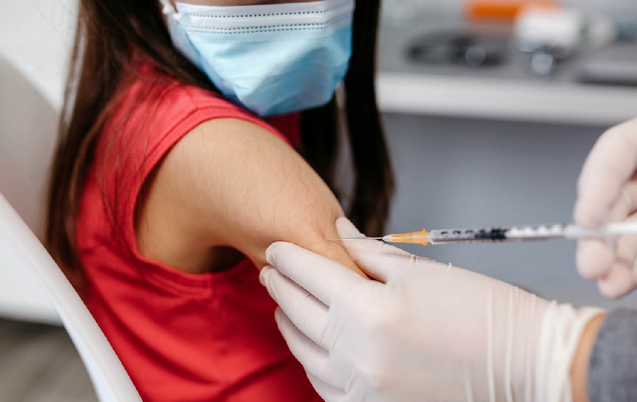 Yan Etki Suçlaması: Covid-19 Aşıları Dünya Çapında Geri Çekiliyor