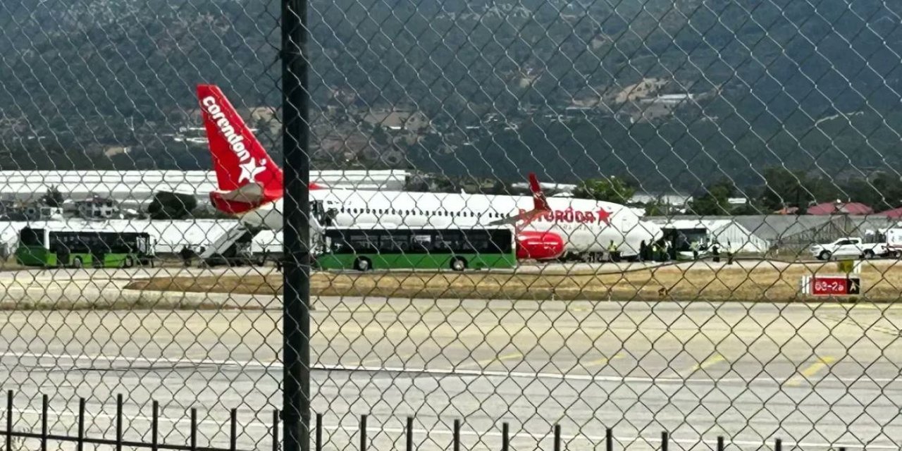 Antalya Havalaanında Korku Dolu Anlar! Gövdesi Üzerine İndi