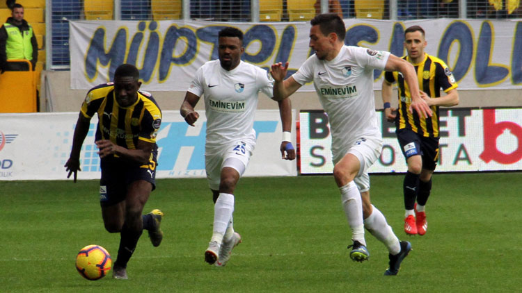 Ankaragücü evinde Erzurumspor'u yendi! Antrenör gole sevinirken baygınlık geçirdi