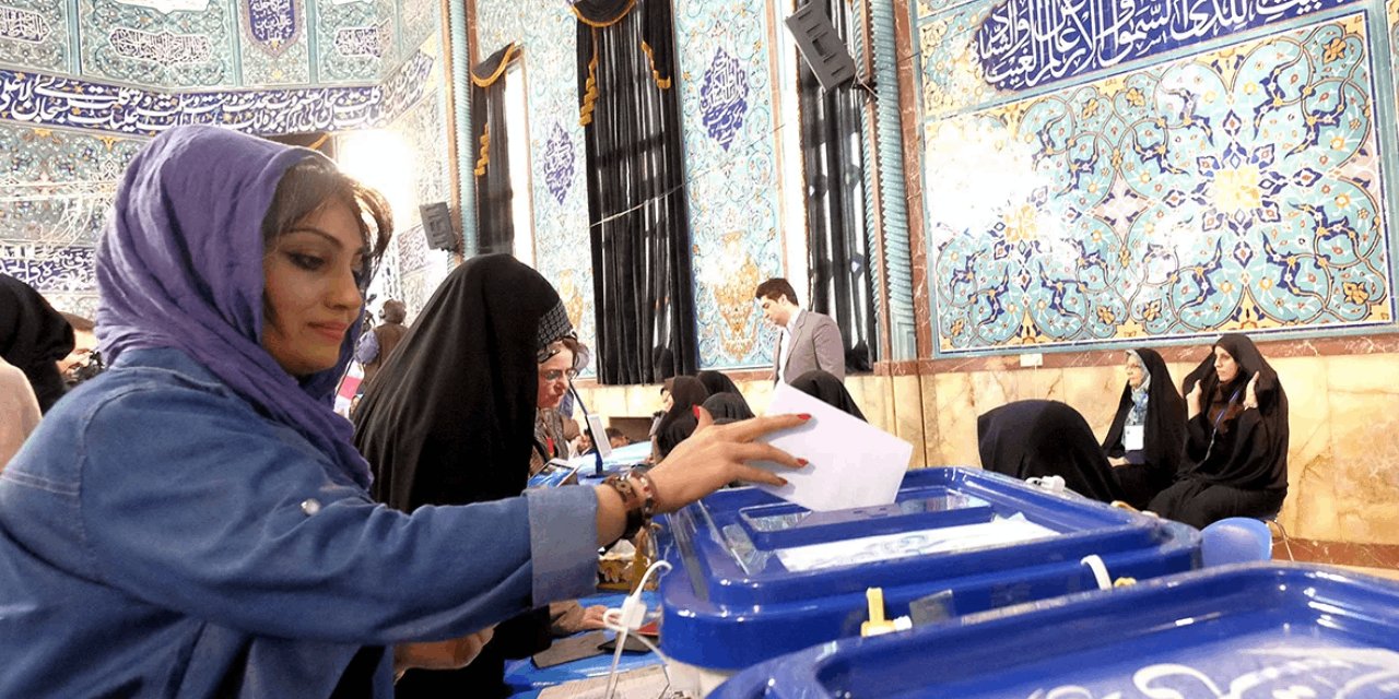İran'da Meclis Seçimlerinin İkinci Turu: Oy Verme İşlemi 8 Kentte Elektronik Sandıklarda Yapılıyor