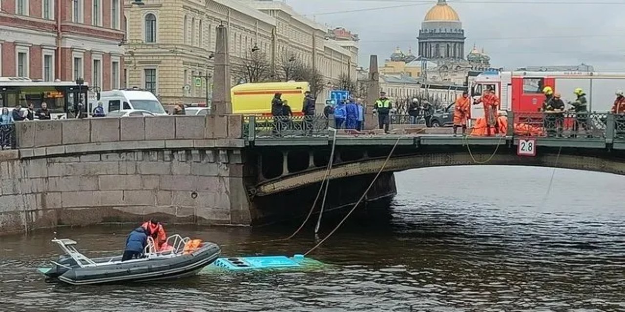 Rusya'da Yolcu Otobüsü Nehre Düştü: 4 Kişi Öldü