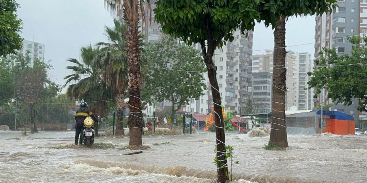 Adana Sağanak Yağışın Etkisi Altında