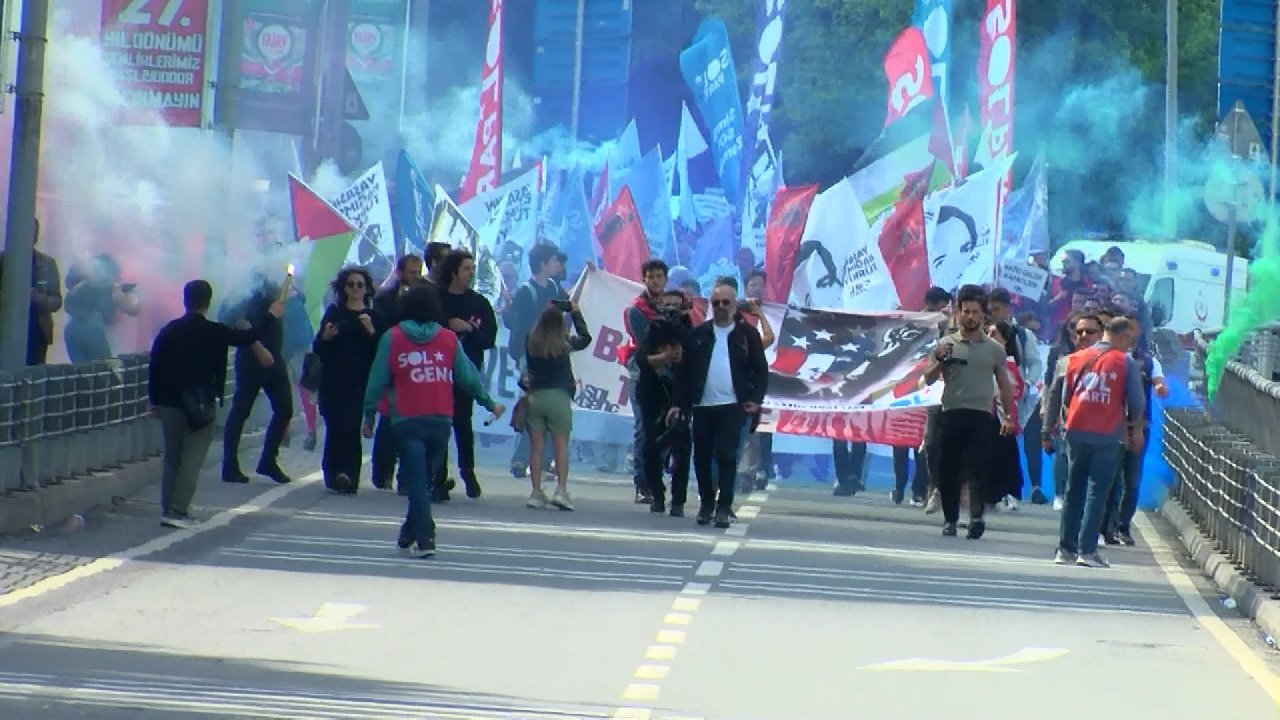 Taksim'den Dolmabahçe'ye 'Bağımsızlık Yürüyüşü'