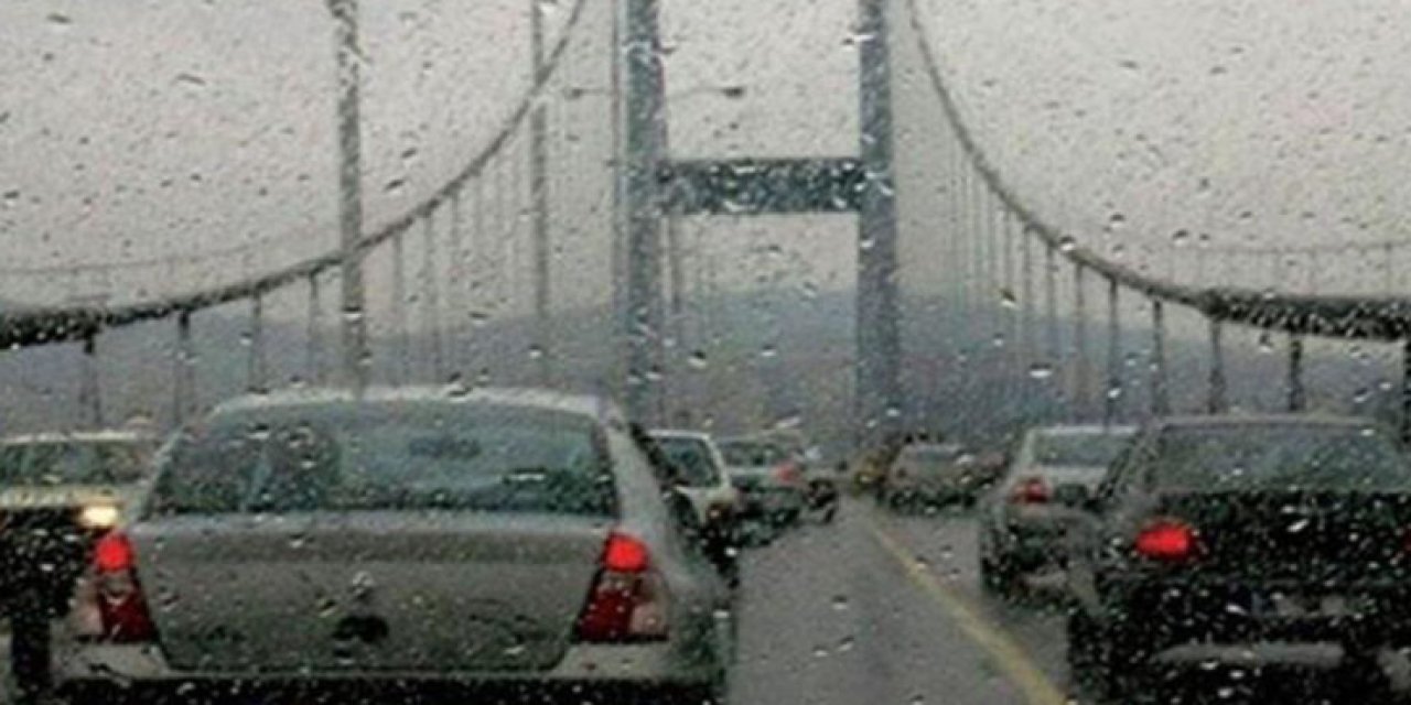 İstanbul'u Yağmur Vurdu: Hafta Başında Trafik Kilitlendi
