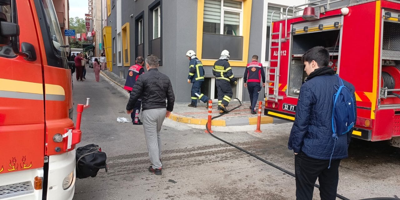 Isparta'da Patlama: Kapılar Söküldü Duvar Yıkıldı!