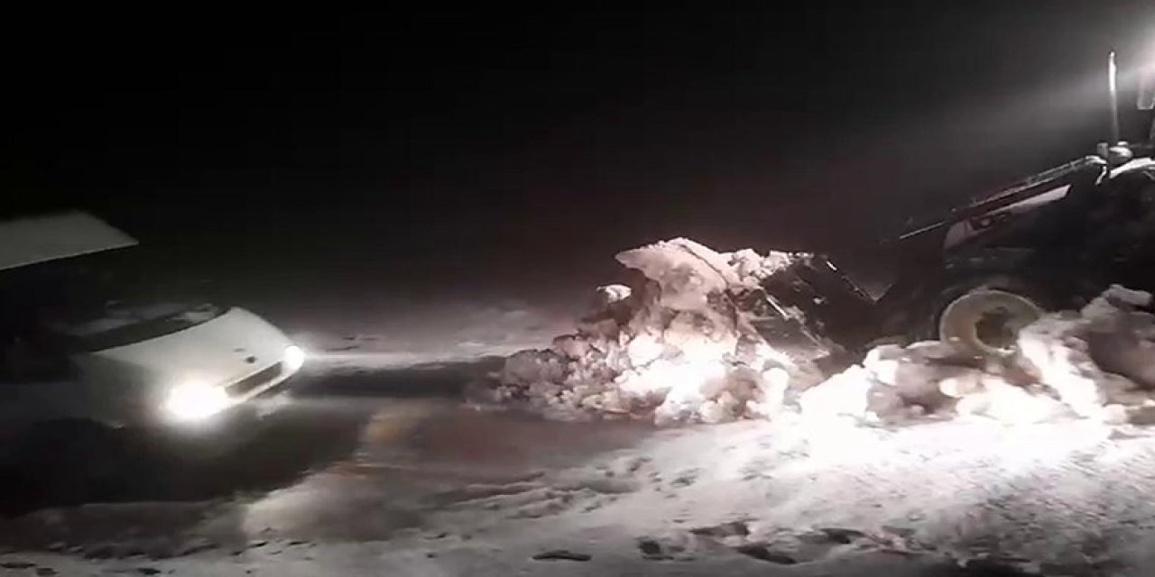 Muş'ta Kar Yağışı Hayatı Felç Etti: 6 Kişi Minibüste Mahsur Kaldı, Ekipler Kurtardı