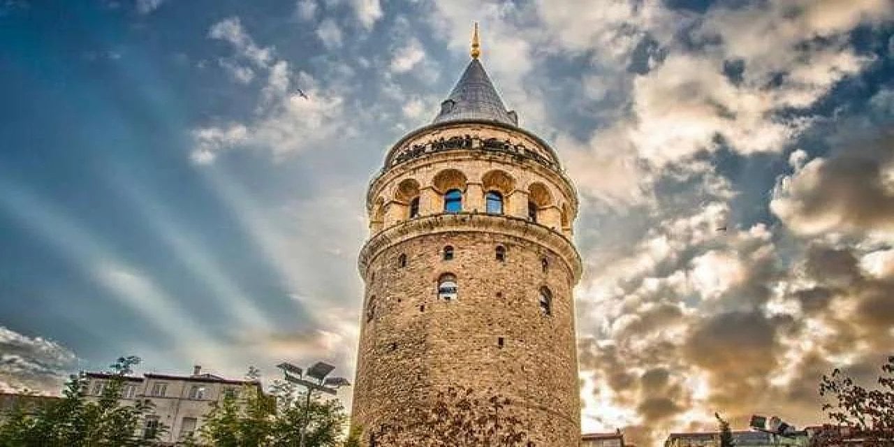 Galata Kulesi Manzaralı 3 Türk Kahvesinin Ücreti Sosyal Medyada Gündem Oldu
