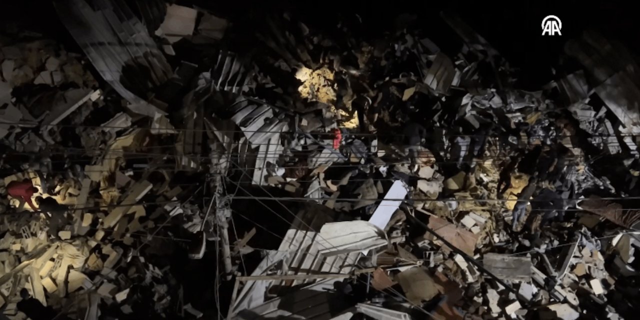 İsrail'in Gazze'de Bir Eve Düzenlediği Hava Saldırısında 14 Kişi Öldü