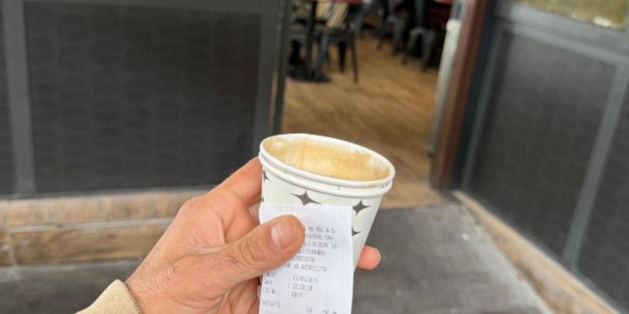 Ünlü AVM'nin İçindeki Kahvecide Bir Karton Bardak Küçük Kahvenin 85 TL Olması Sosyal Medyada Gündem Oldu