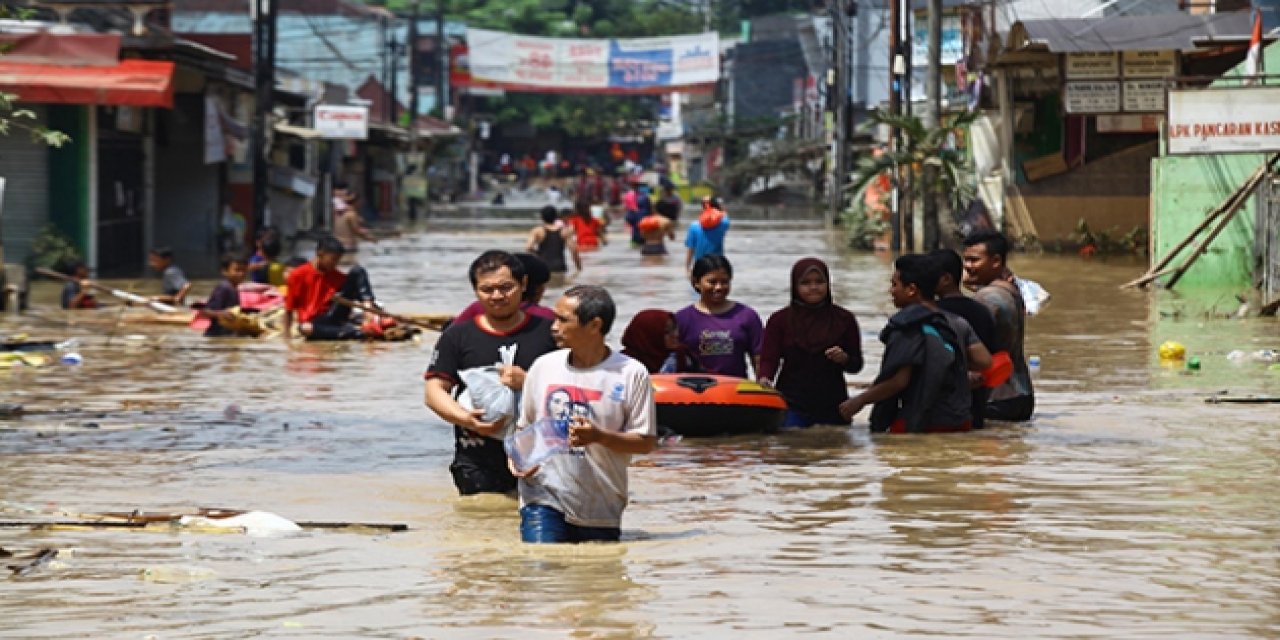 Endonezya'da Bilanço Ağır: Sel Ve Toprak Kaymasında Can Kaybı 52'ye Yükseldi