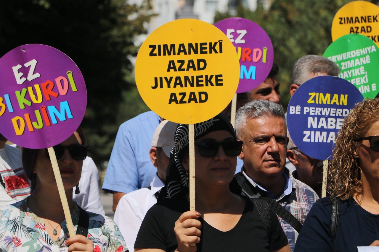 DEM'in 'Anadilde Eğitimin Anayasal Güvenceye Alınması' Talebi Reddedildi