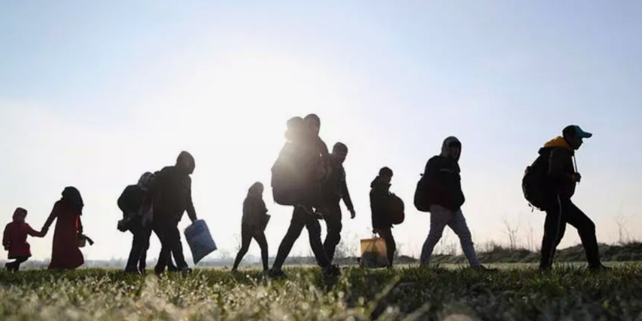 Mültecilere Oturum İznini Mülteciler Veriyor! Özbek Taksici Yasa Dışı Yollarla Köşeyi Dönmenin Tarifini Anlattı