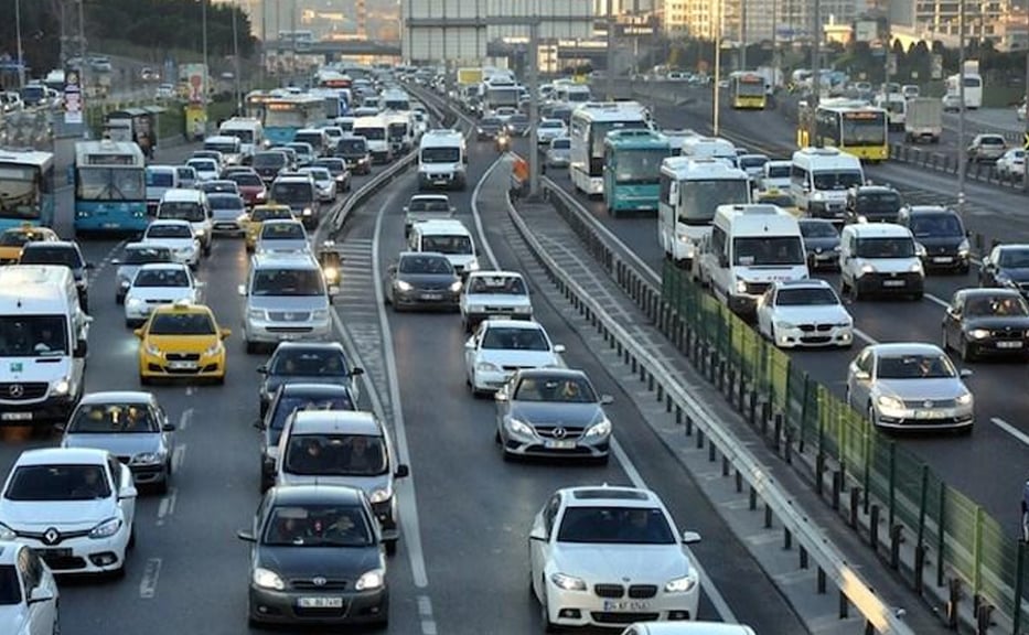 İstanbul'da toplu taşıma araçlarının yaş sınırları yükseltildi