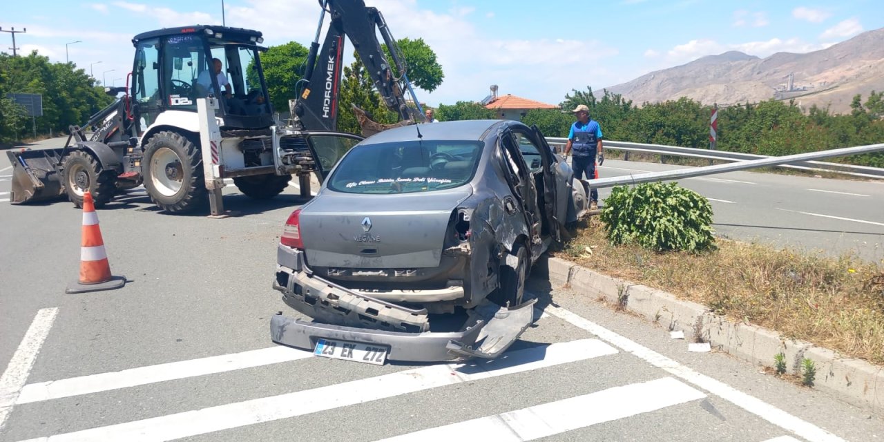 Malatya'da Feci Kaza! Otomobil Refüje Çarptı: 5 Yaralı