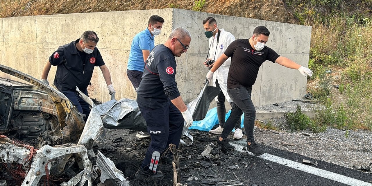 Korkunç Kaza Can Aldı! Yanan Araçta Kaldılar