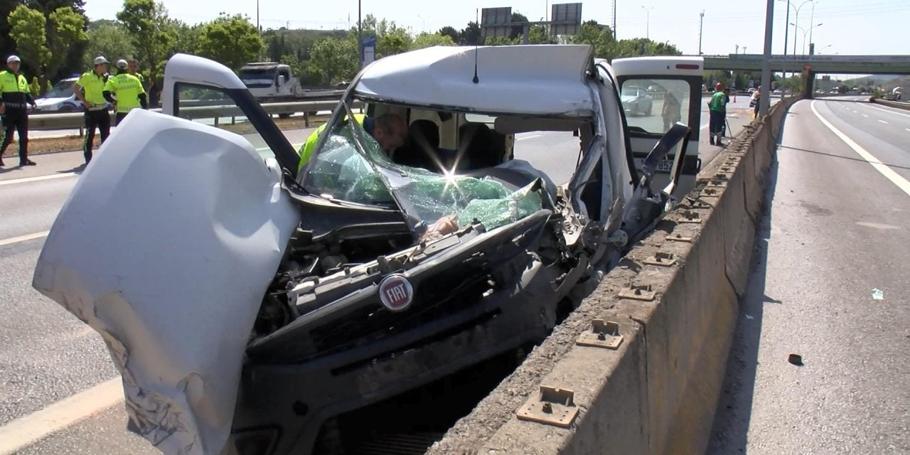 Pendik'te cip ile hafif ticari araç çarpıştı