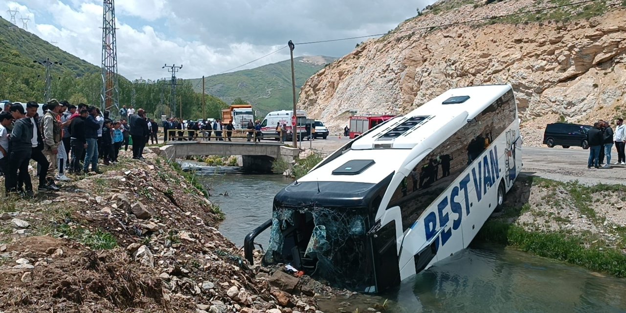 Tatvan'da yolcu otobüsü kazası: Çok sayıda yaralı var!