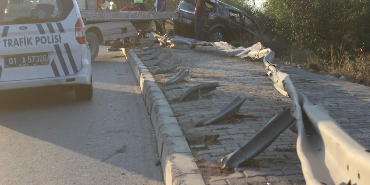 Adana'daki Trafik Kazasında 2 Kişi Yaralandı