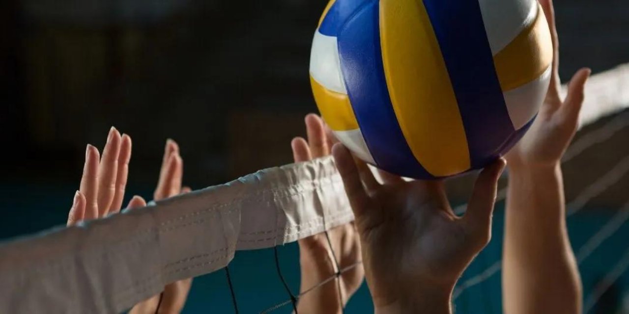 Öğrencileriyle Voleybol Oynayan Öğretmen Hayatını Kaybetti