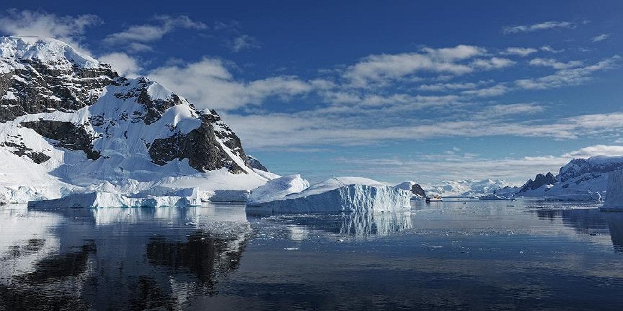 Bilim İnsanları Endişeli: Dev Buz Dağı Koptu!