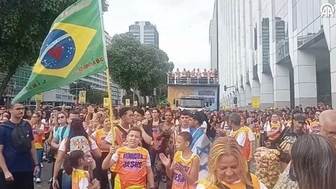 Binlerce Hristiyan Rio'da İsa Yürüyüşü Yaptı