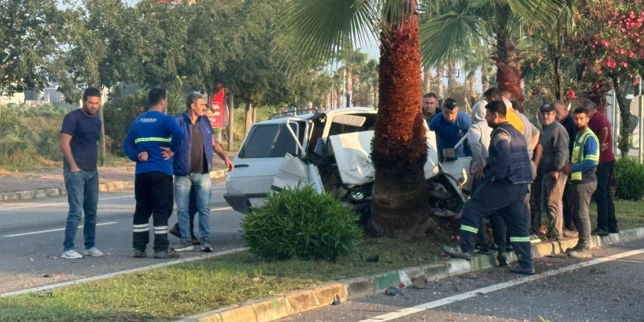 Adana'da Feci Kaza! Otomobil Ağaca Çarptı: Sürücü Öldü