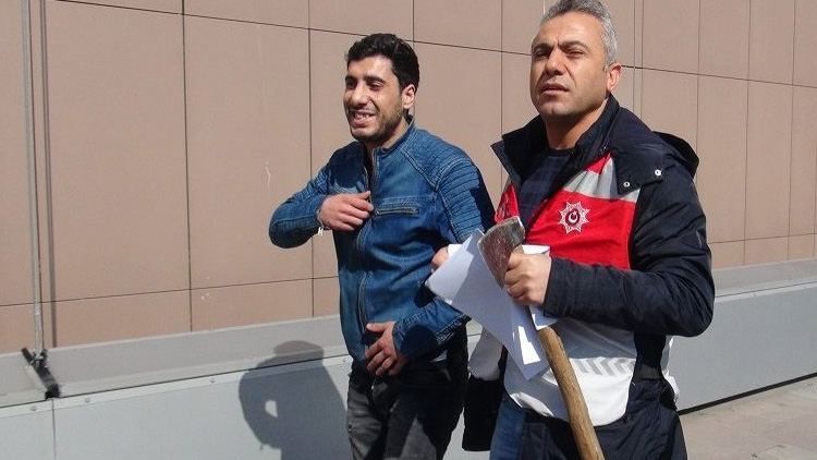 Bakırköy adliyesine baltayla girmeye çalıştı: Adaletimle geldim