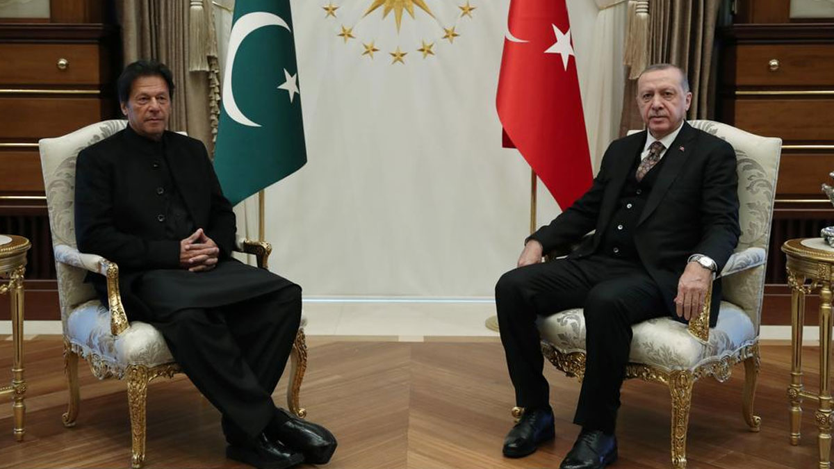 Erdoğan Hindistan'la krizdeki Pakistan'ın başbakanı ile görüştü