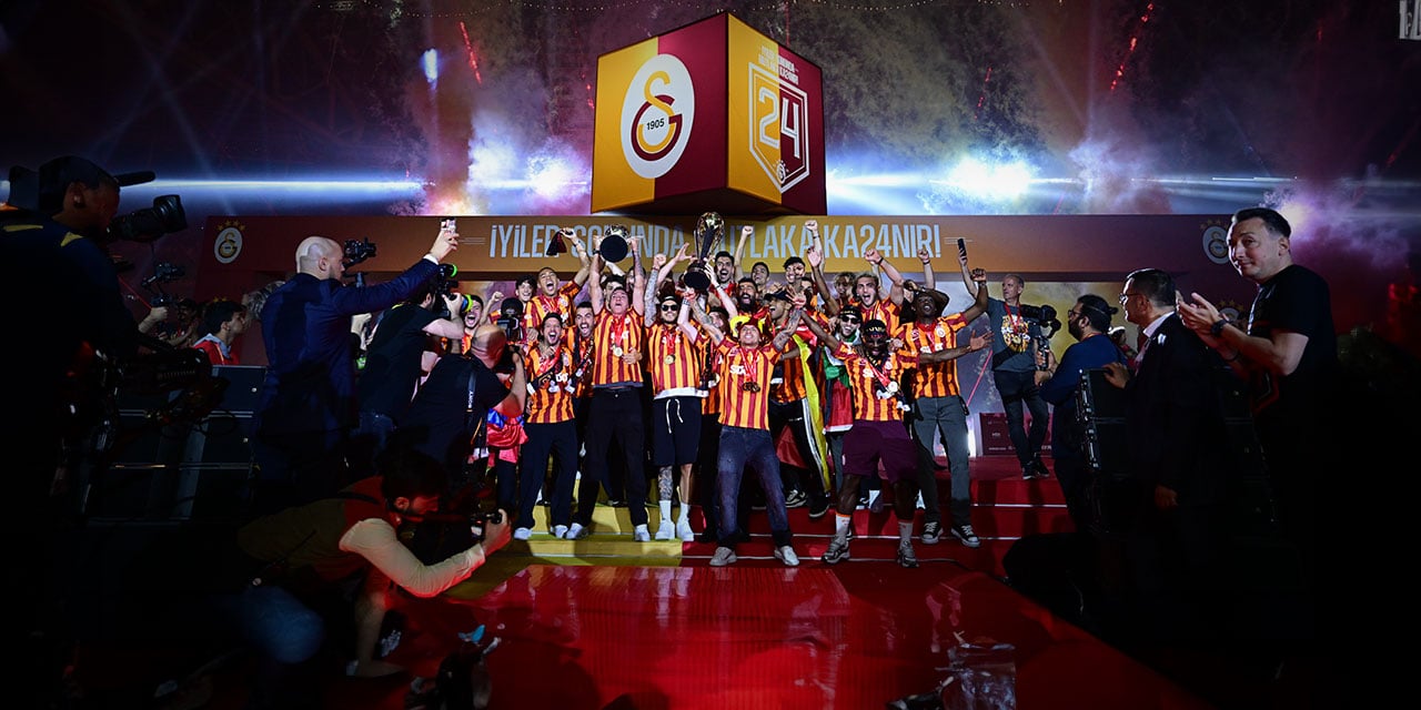 Şampiyon Galatasaray Görkemli Kutlamayla Kupalarına Kavuştu