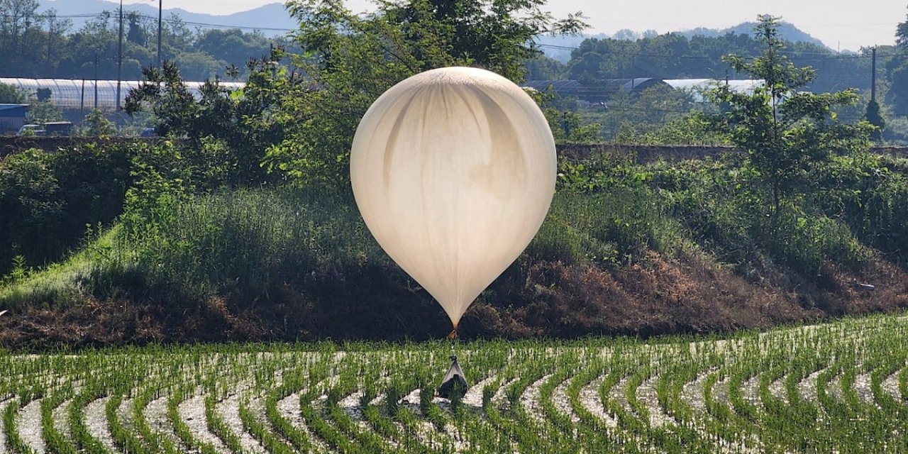 Kuzey Kore, Güney Kore'ye Balonlarla Çöp Gönderdi