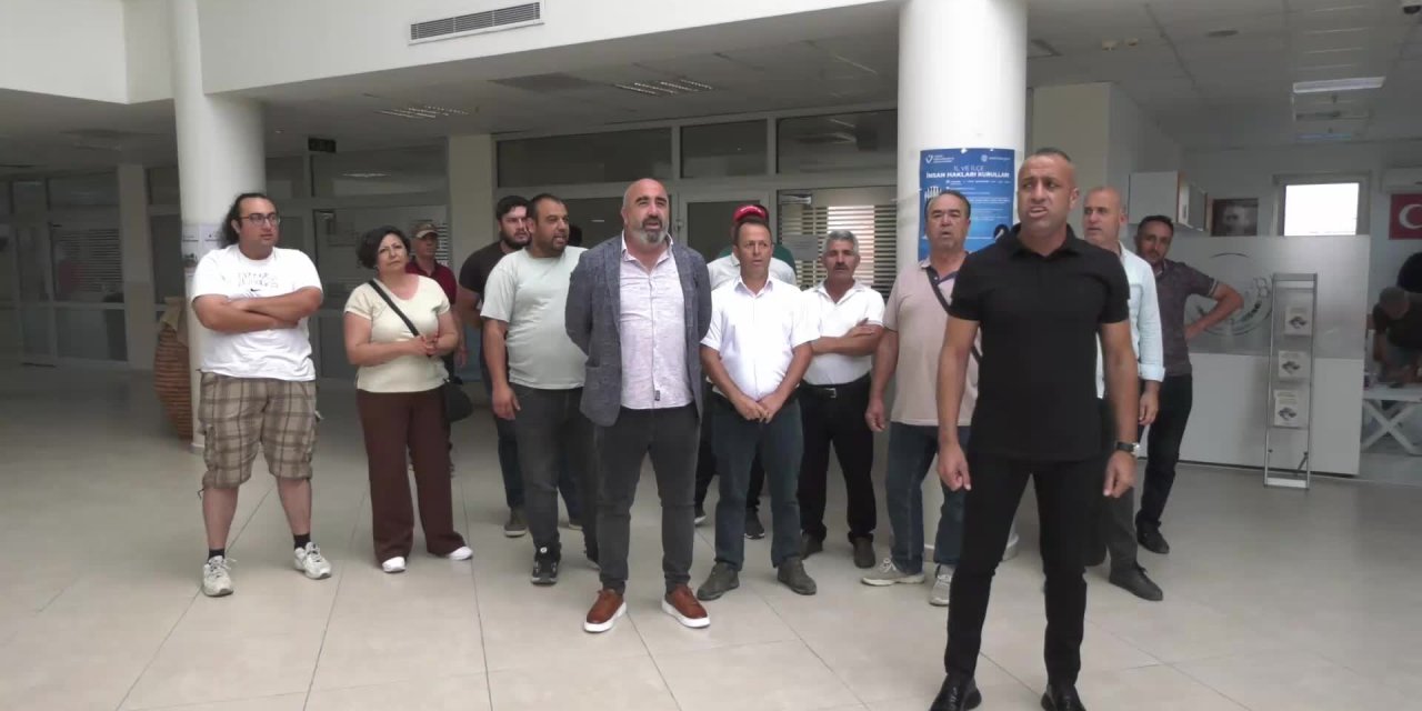 AKP'li Belediyede İşçi Kıyımı Devam Ediyor! İşçiler Oturma Eyleminde