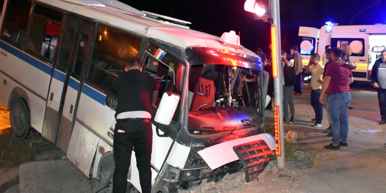 Kırıkkale'de Feci Kaza: 22 Kişi Yaralandı