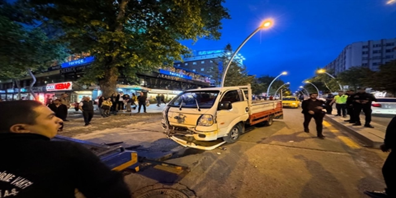 Kamyonet 11 Araca Çarptı!