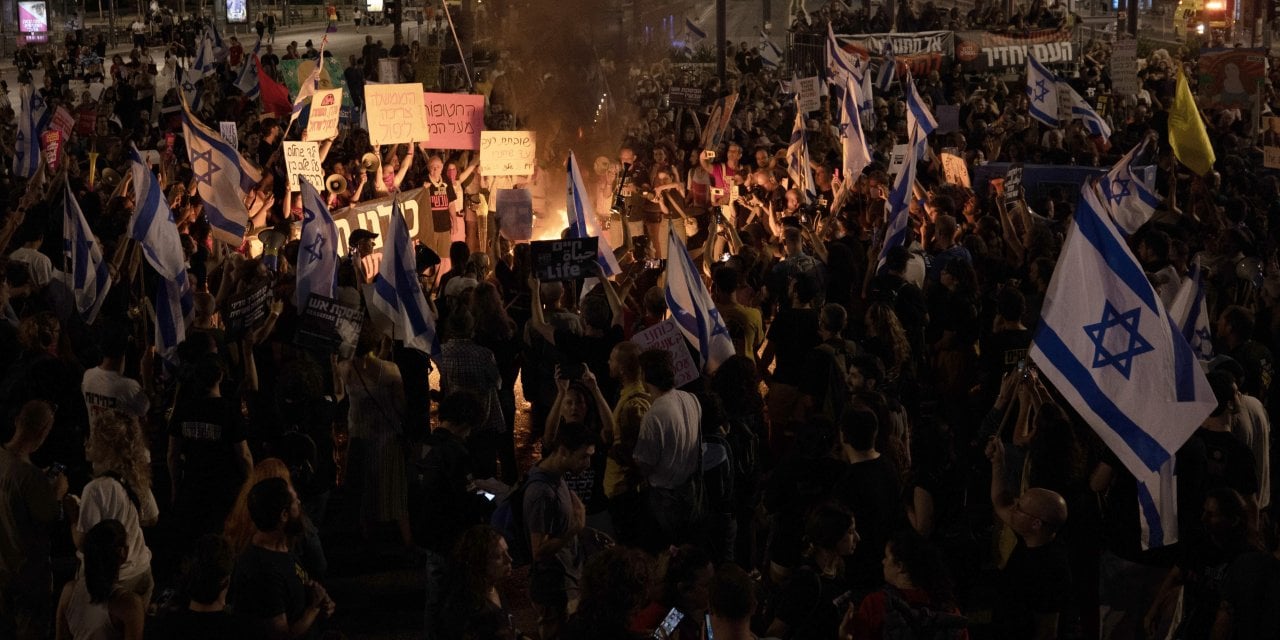 Tel Aviv’de 120 Bin Kişilik Protesto