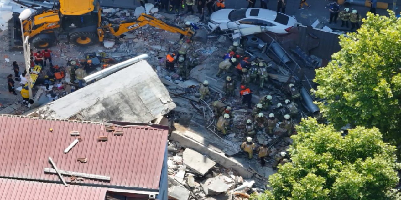 İstanbul'da 3 Katlı Bina Yerle Bir Oldu! Deprem Uzmanı Beklenen Felakete Dikkat Çekti: "Başımıza Neler Geleceği..."